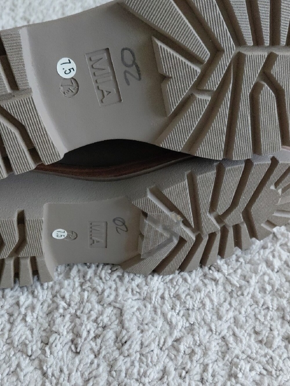 MIA Soraya Chelsea Boots - Picture 6 of 6